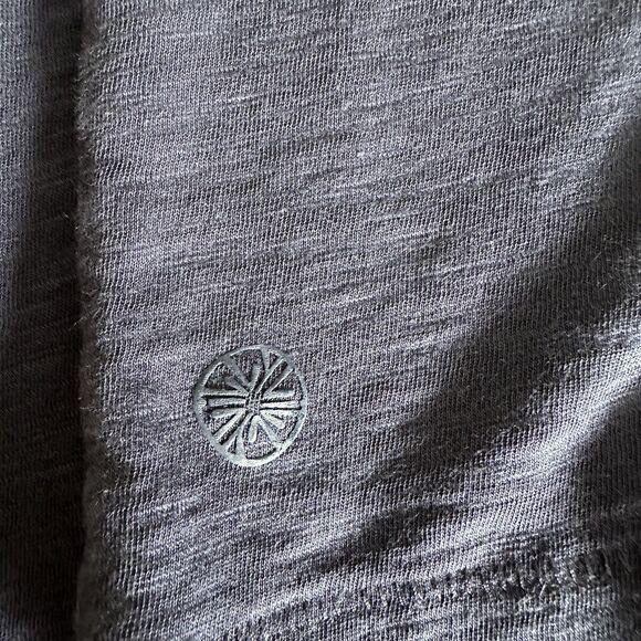 Lilly Pulitzer Navy V-Neck Tee Shirt Women’s Small S Short Sleeve Casual Top - Picture 5 of 9